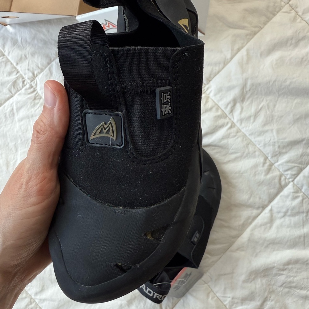 Mad Rock Remora HV Tokyo Edition Black Slip-On Climbing Shoes - Picture 3 of 8